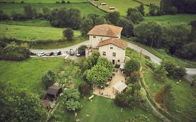 Les Fous Du Village