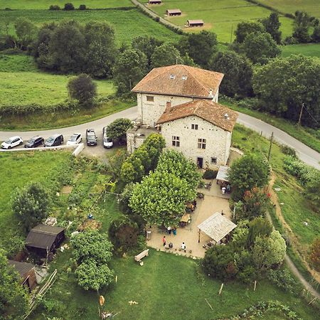Les Fous Du Village Saint-Esteben Exterior foto